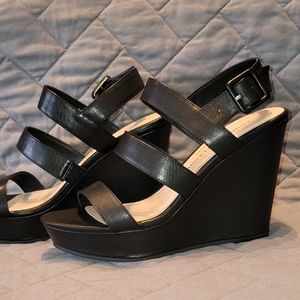 NWOT Chinese Laundry black strappy wedges.